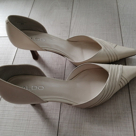 New Aldo Kitten Heel - Picture 3 of 5